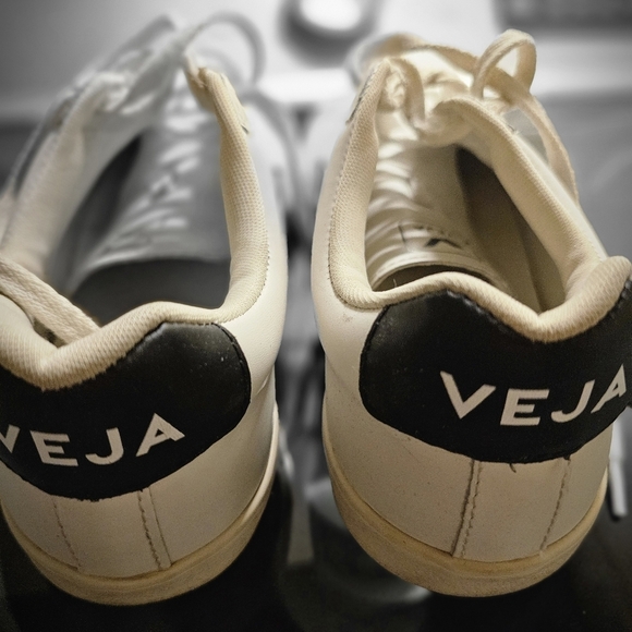 Veja Shoes - Veja Campo Logo Leather Sneakers in 40 EU